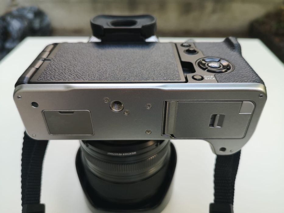 FUJIFILM X-T4 prateada + XF 16-80mm f/4.0