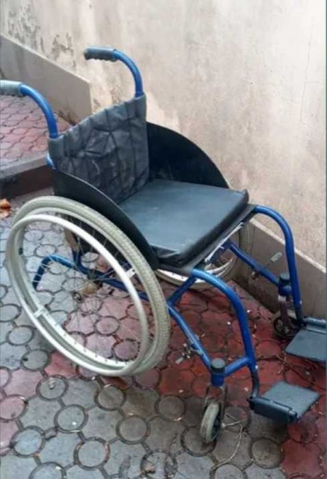 Крісла колісні, інвалідні коляски