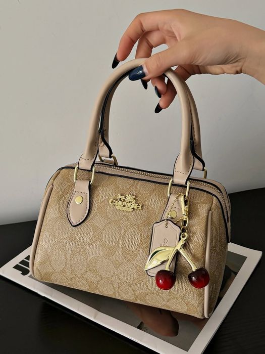 Сумка Coach Teri Mini Crossbody Bag With Cherry Print  коач тері