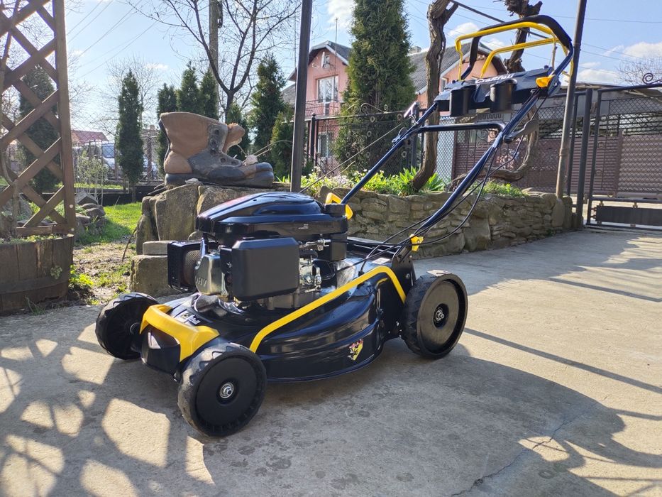 Газонокосарки косарки бензонові самохідні