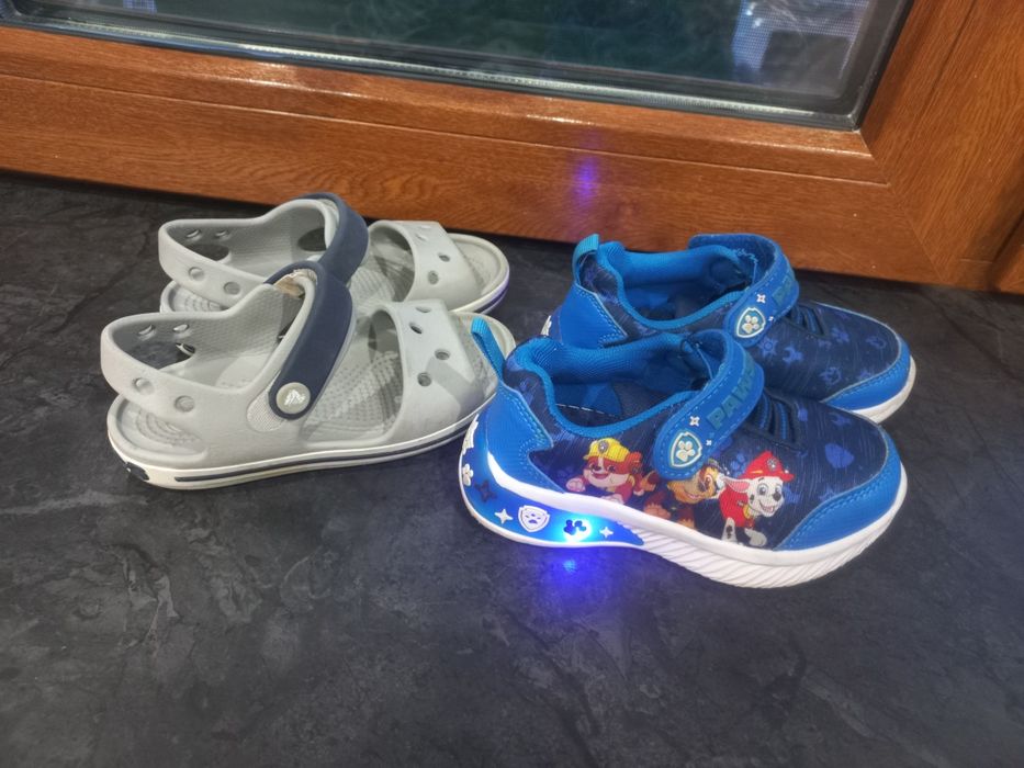 Buty Psi Parrol świecące i sandaly Crocs