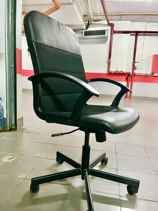 Cadeira de escritório como nova