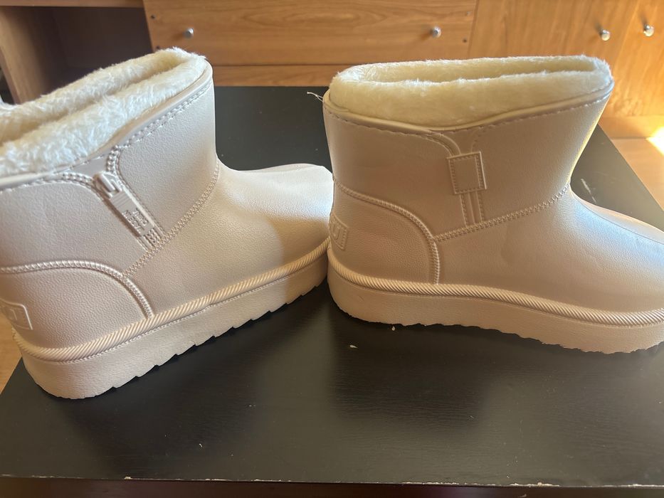 Botas completamente novas