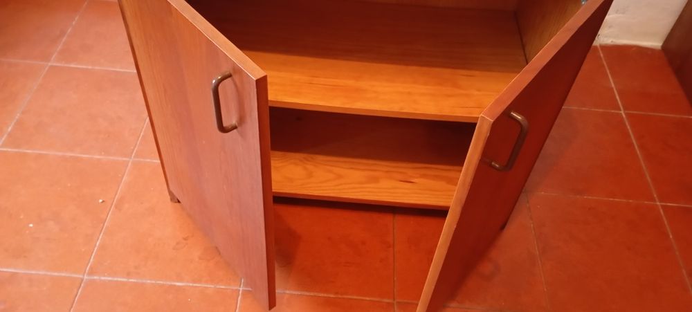 Armário duas portas em madeira