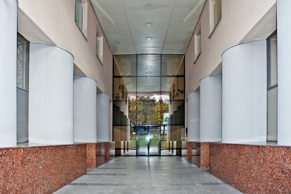 Продаж бізнес-центру 5717 кв.м, вул. Святослава Хороброго, 12 (Центр)