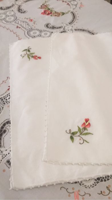 Linda toalha bordada redonda