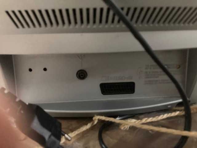 TV Sanyo 14" CE14MTN4 - Perfeita para Games Retrô (Mega Drive, PS1, SNES)