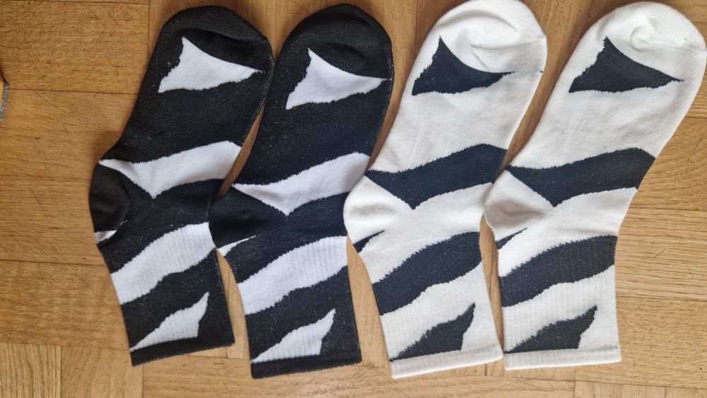 2 pary,  skarpetki biało- czarne