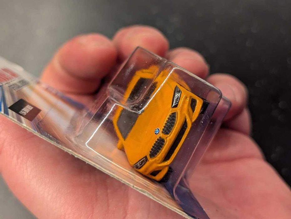 CCA BMW 850i metalowy model w skali 1:64