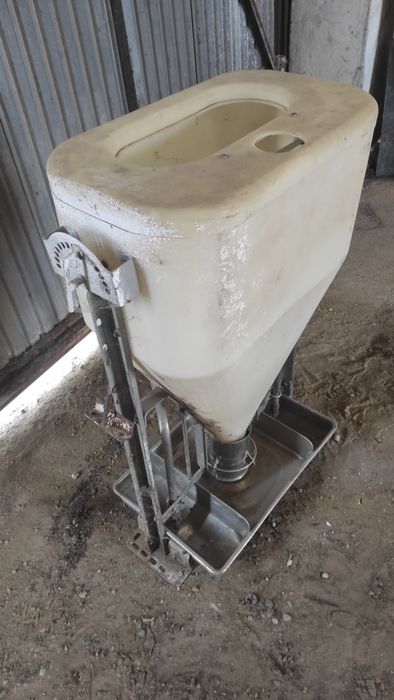 Karmnik karmik paśnik tubomat dla trzody