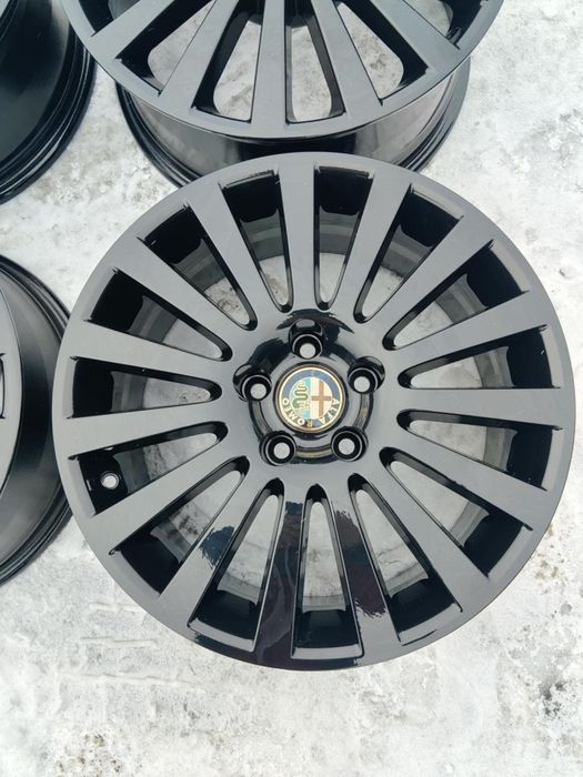 Felgi aluminiowe R17 5x110 Alfa Romeo Jeep Opel czarny połysk 7.5J ET41 OC 65.1