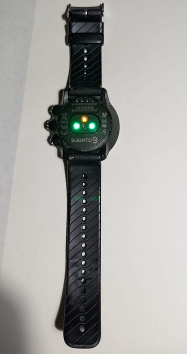 Vendo , Suunto a Black - GPS Sports Watch With a Long Battery Life