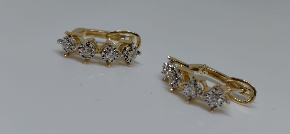Золотые серьги с природными бриллиантами