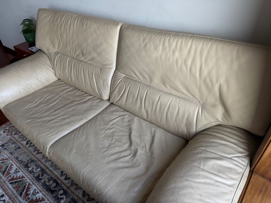 2 sofás em pele bege - excelente estado e muito confortáveis