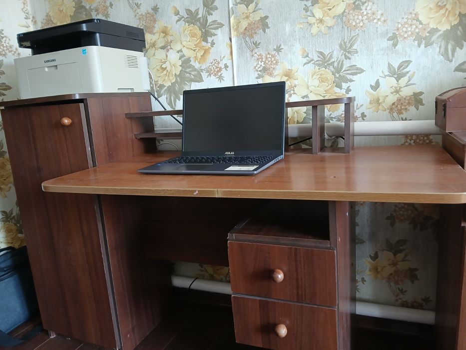 Продам стіл письмовий