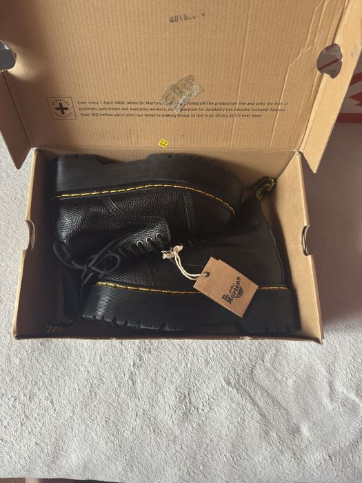 Жіночі черевики Dr. Martens