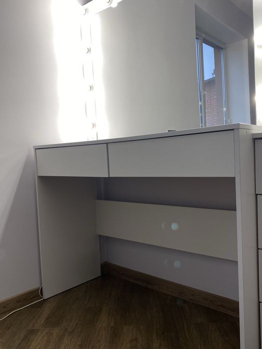 Стіл для візажиста, туалетнмй столик