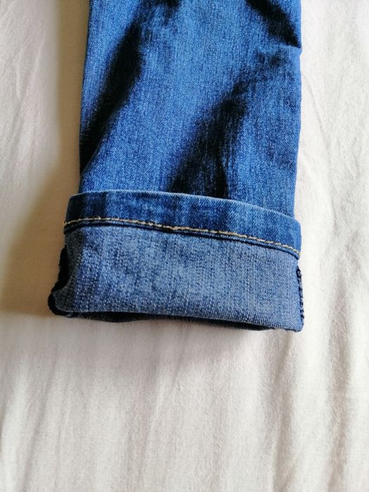 Продам джинсы на девочку