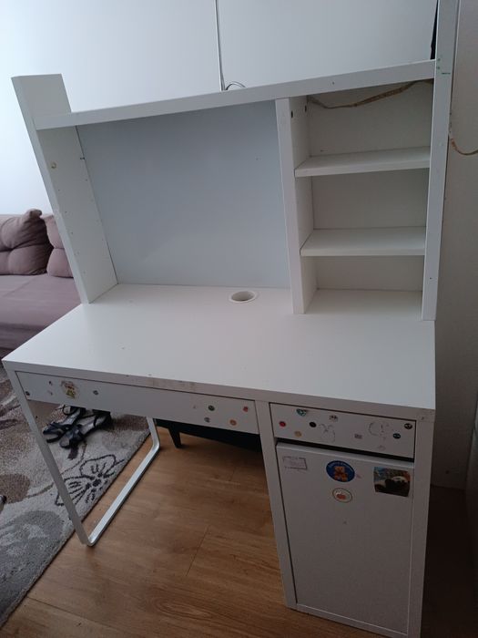 Biurko Ikea Micke z nadstawką