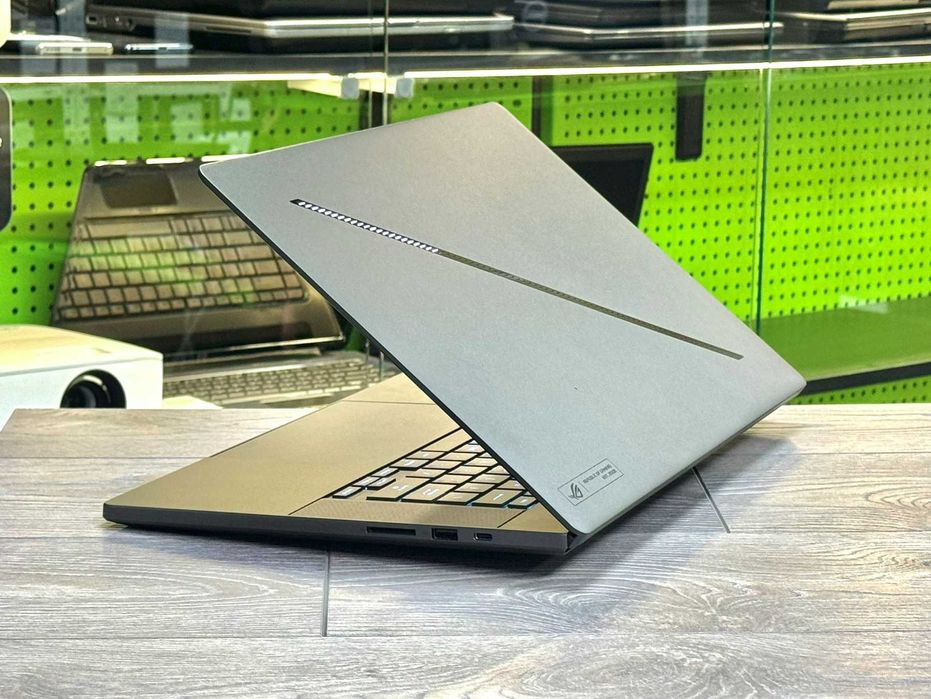 Asus Rog Zephyrus G16 | 16" OLED | Intel Core Ultra 9 | RTX 4070