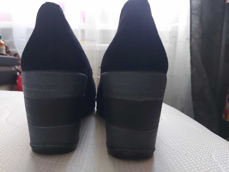 Ботильоны на танкетке