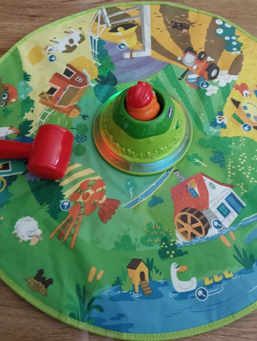 Tapete interativo com toupeira saltitona