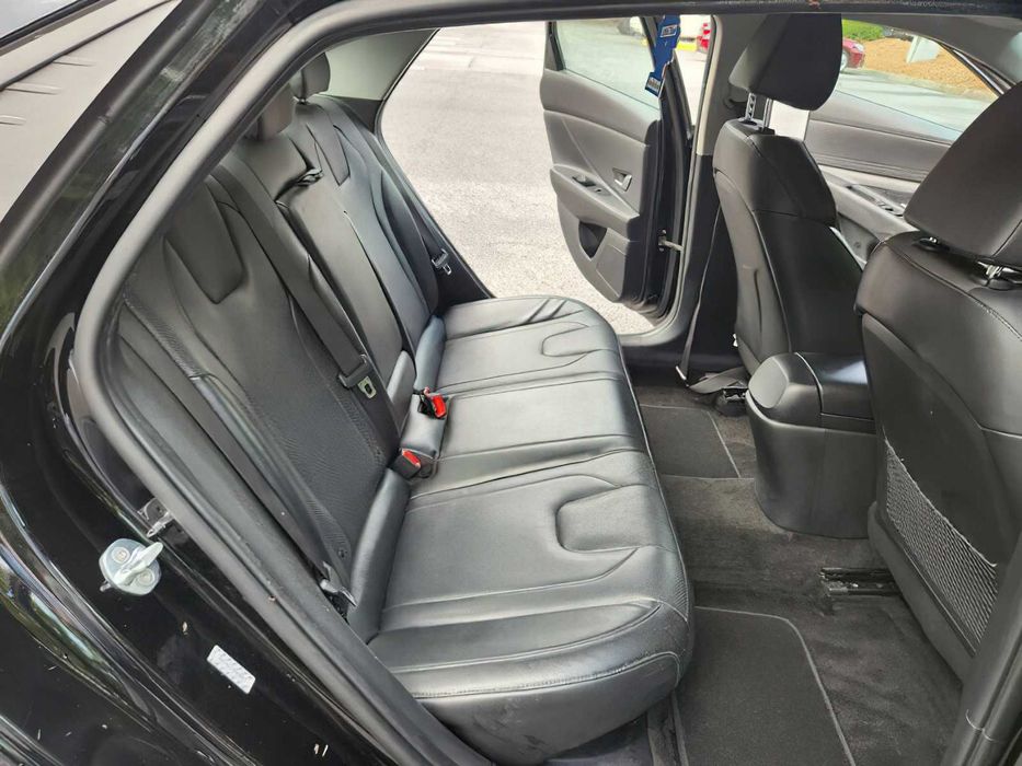 Hyundai Elantra Limited      2023