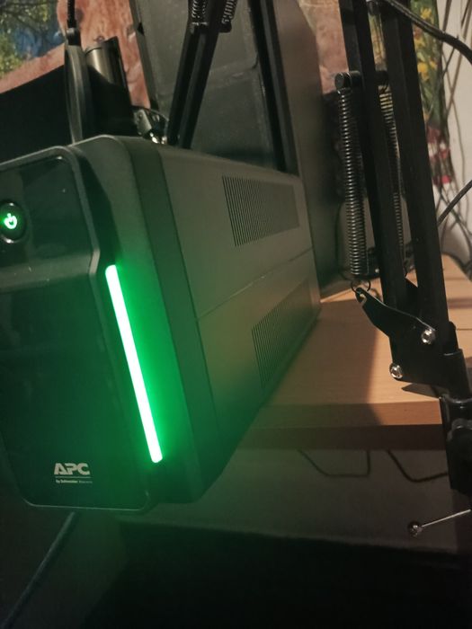 Источник бесперебойного питания APC 750VA (410W).