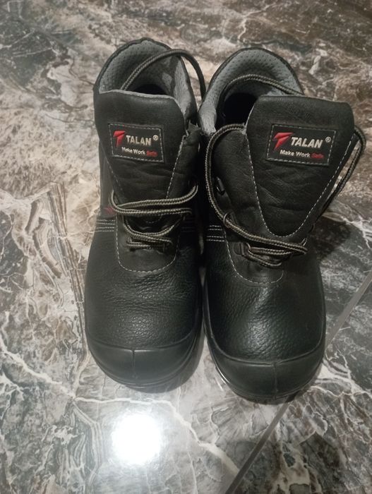 Продам спец обувь