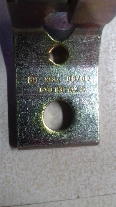 Петля двери нижняя зад. Правая Fabia 1 99-07