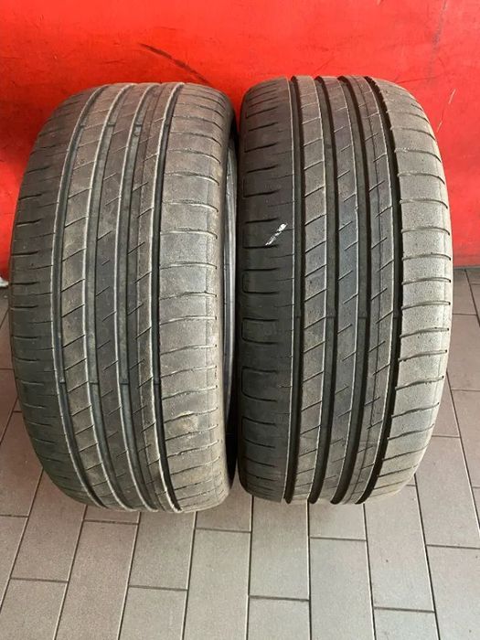 2 Pneus 215/45/17 Goodyear Efficient Grip com mais de 80% de piso