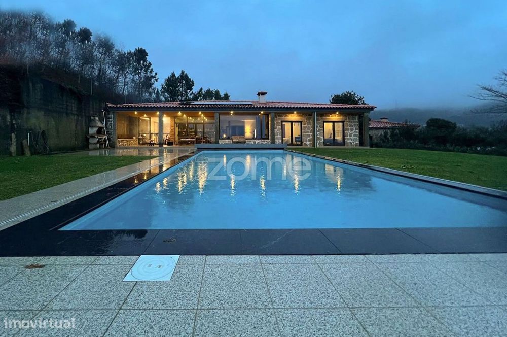 Moradia individual térrea T4 com piscina. Dossãos - Vila Verde