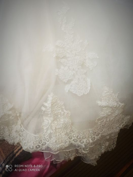 Продам терміново не вінчану весільну сукню.