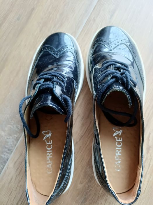 Caprice buty sportowe Oksford brogsy lakierowany granat rozm 37