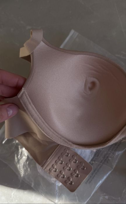 Бюсгалтер как Skims