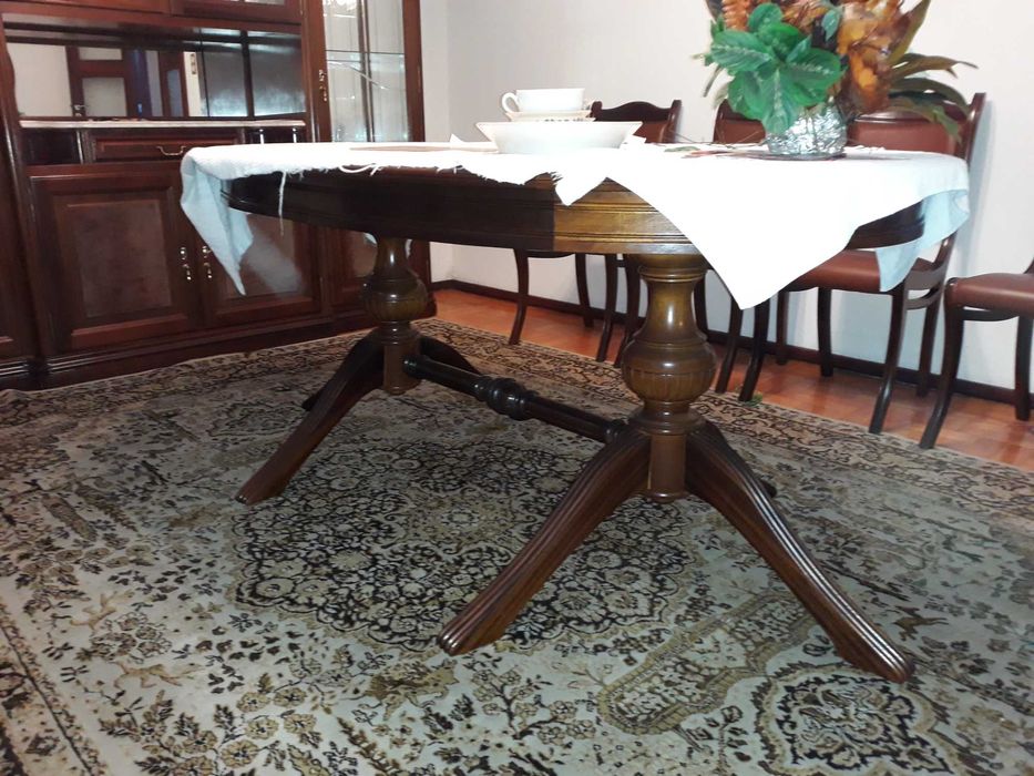 Sala de Jantar - Móvel + Aparador + 8 cadeiras + mesa extensível