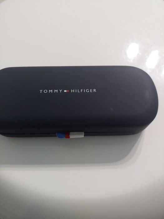 Oprawki tomy hilfiger