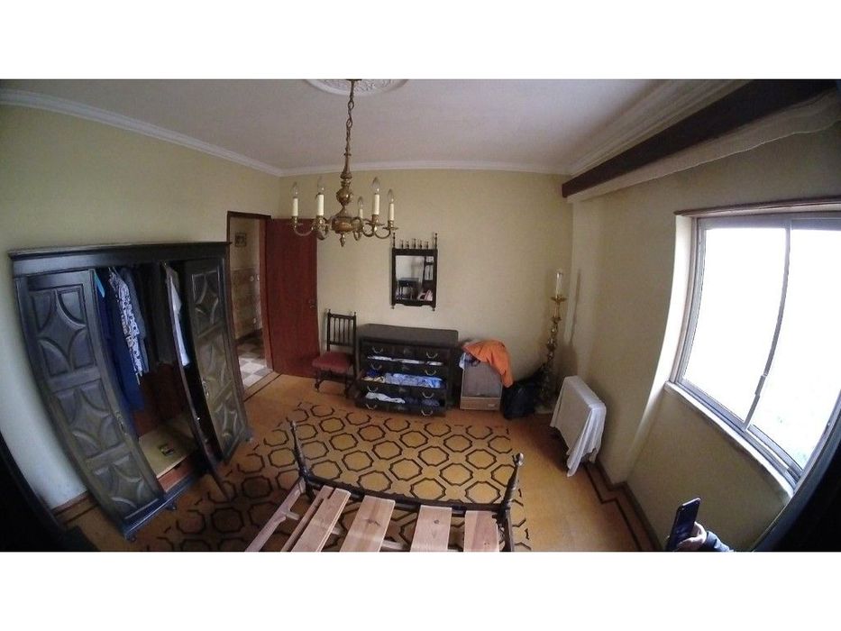 Moradia T3 - Logradouro com 195 m2 - Garagem