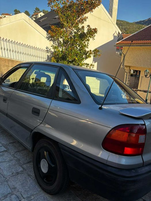 Opel astra f 1.4 Gasolina foto 4