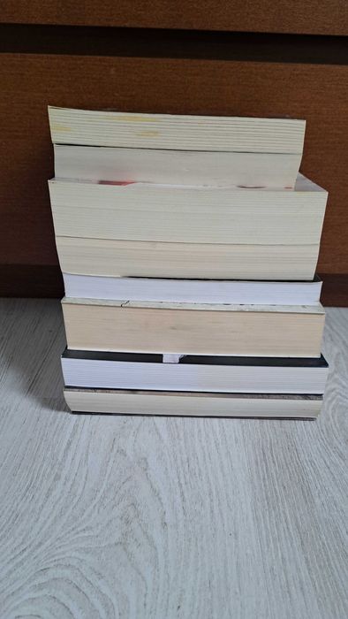 8 Peter James Dom na wzgórzu Pogrzebany Nie dość martwy Już nie żyjesz