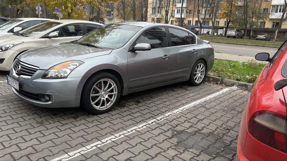 Продам nissan altima