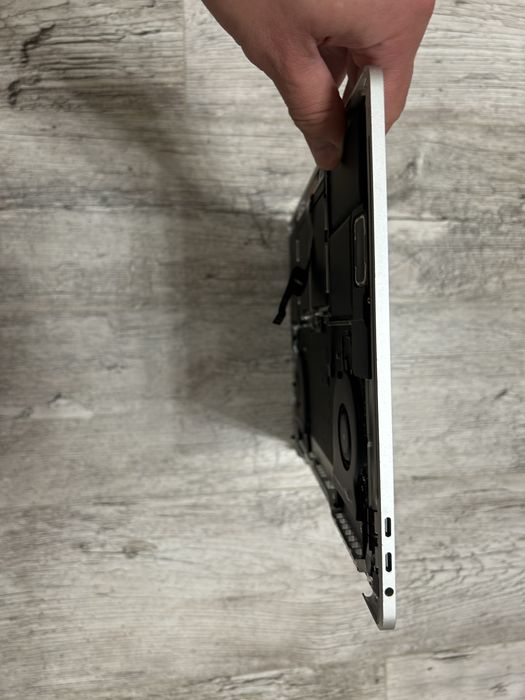 MacBook Pro 2018 2019 A1990 Разборка Аккумулятор Трекпад клавиатура