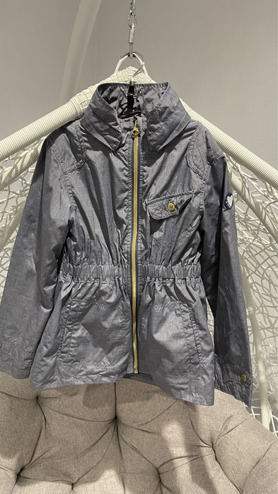 Вітровка на дівчинку