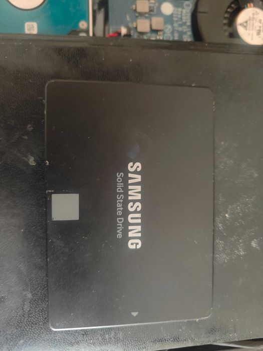 Samsung 860 EVO 250 GB MZ-76E250)