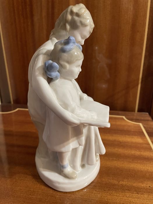 Порцелянова статуетка «Перша буква», Артель Полоне