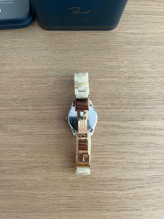 Relógio Fossil analógico com lata