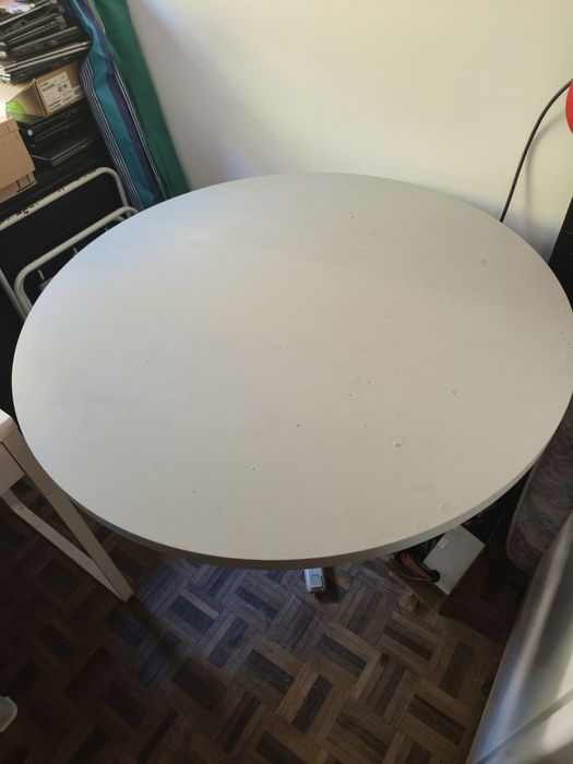 Cama casal + mesas sala