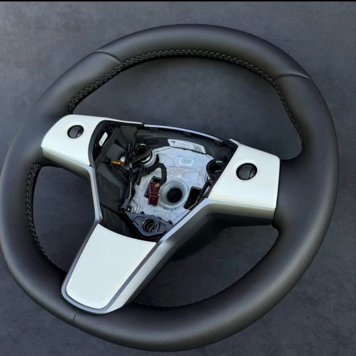 Перетяжка керма Tesla Model  Y Model 3 перешивка руля