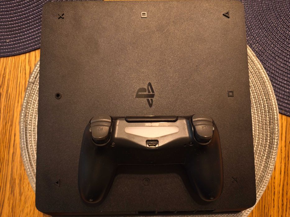 PlayStation PS4 slim