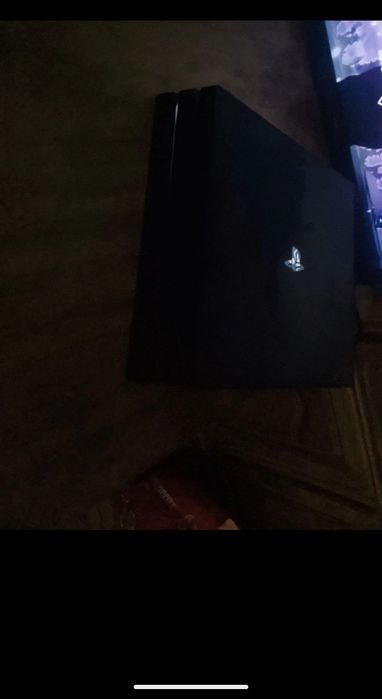 PS4 Pro 1tb, 1 controller, 1 HDMI